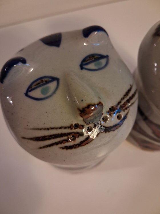 Vintage keramische zout- en peperstrooiers in de vorm van een kat van het Japanse merk Takahashi. (photo 7 of 8)