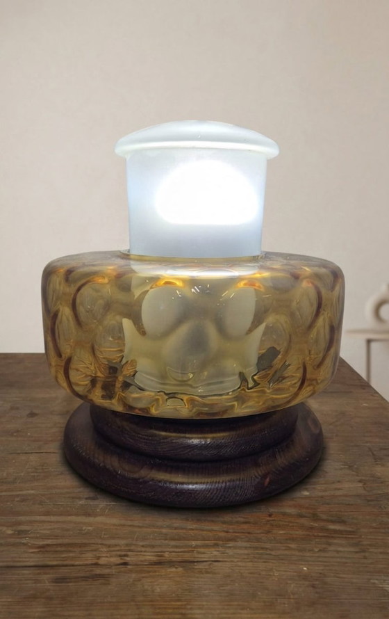 Table Lamp Mid-20th Century Amber Pressed Glass and Wood Lamp, 27 × 27 × 25 Cm (photo 8 of 8)
