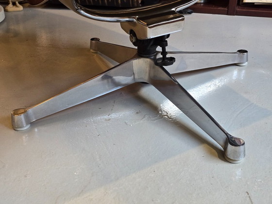 Charles & Ray Eames - Poltrona EA 124 - Aluminum Group, Herman Miller circa 1960/70 – Poltrone, Alluminio (photo 9 of 9)