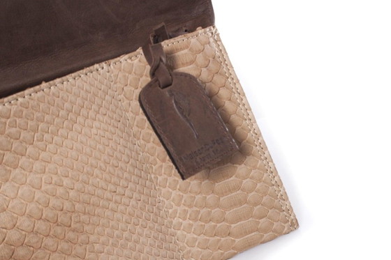 Image 1 of Maison Du Posh, Clutch Knuckle ring in pitone beige.
