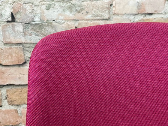 Hay AAC 11 Swivel, Purple-pink fabric | Hee Welling, Swivel chairs, Textile, Metal, Modern (photo 9 of 15)