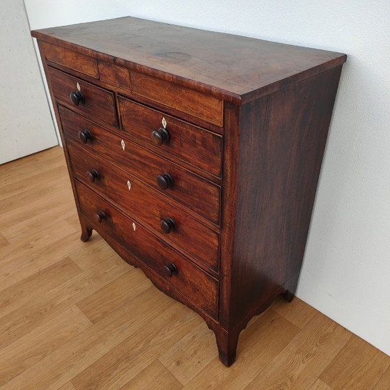 Image 1 of commode ancienne de style géorgien
