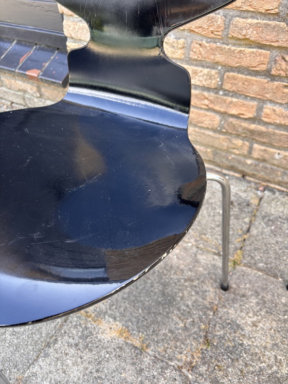 Image 1 of Set of 2 original and rare 3-legged chairs by Fritz Hansen