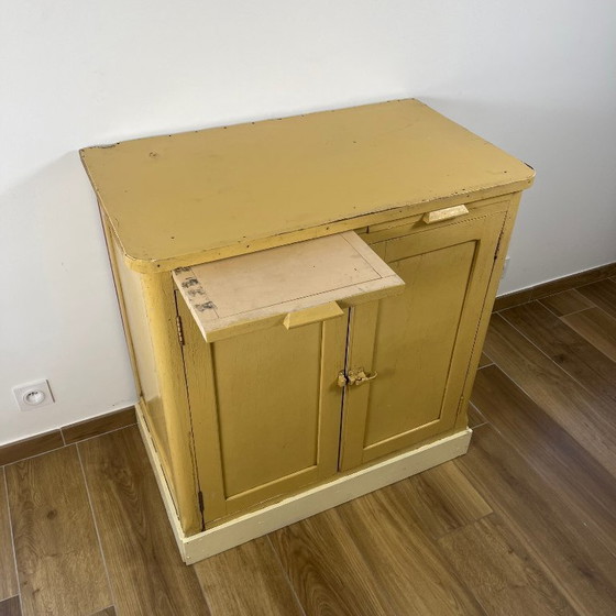 Image 1 of Antiek botergeel keukendressoir, eind 19e - begin 20e eeuw