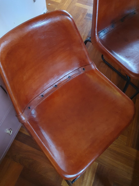 Image 1 of Industriële eettafel en stoelen / bartafel en barkrukken