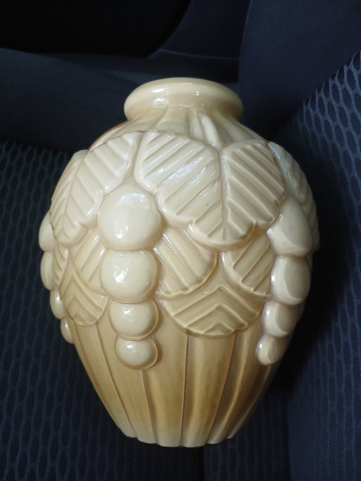 Art Nouveau opaline vase – Molded pressed glass, 1930s – vazen