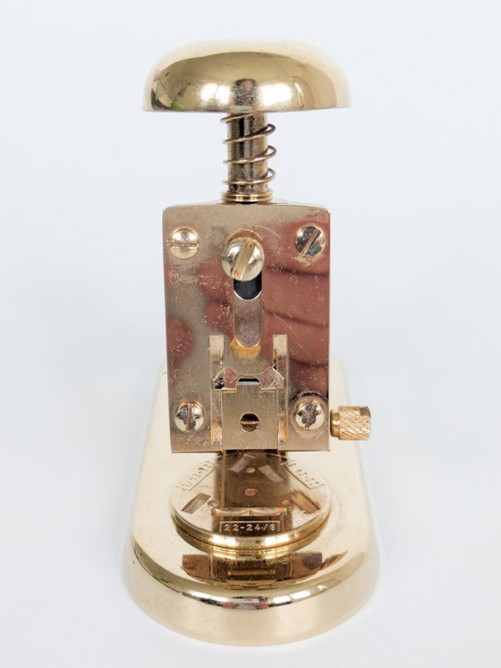 Image 1 of Cucitrice da scrivania vintage El Casco M-5, in ottone placcato oro, prodotta in Spagna.