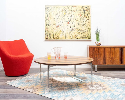 Round, 1970s coffee table with a strikingly beautiful grain.