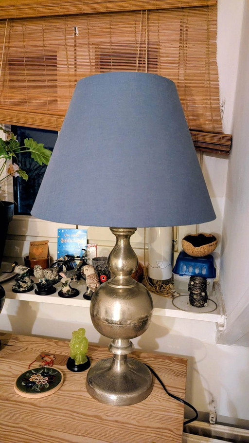Lámpara de mesa vintage grande de balustre plateado con pantalla azul pizarra