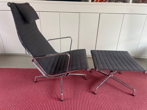 Poltrona Vitra Eames EA 124 Hopsak antracite – Cromo + Pouf