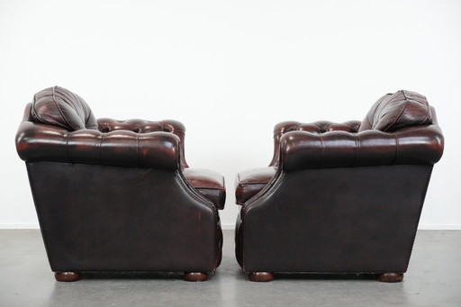 2 Chesterfield-Sessel im englischen Stil mit rotem, geflammtem Rindslederbezug in gutem Zustand