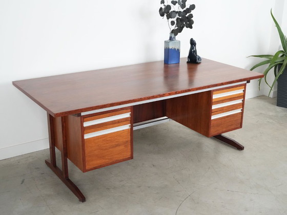 Image 1 of Bureau en palissandre, design danois, années 1970, production : Danemark