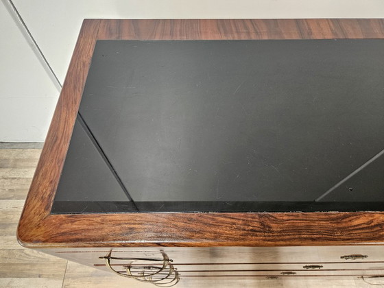 Image 1 of Commode Art Déco des années 1940 en loupe de noyer avec plateau en verre noir