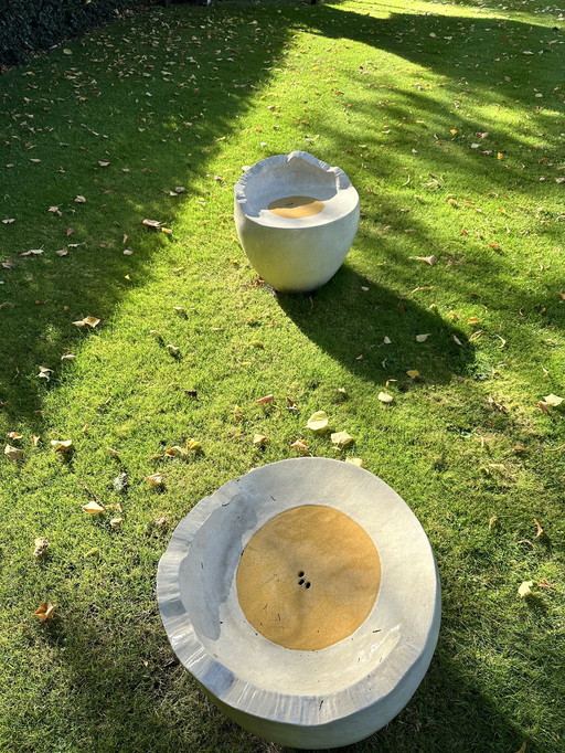 Sculptures assises d'Inez de Heer Kloots