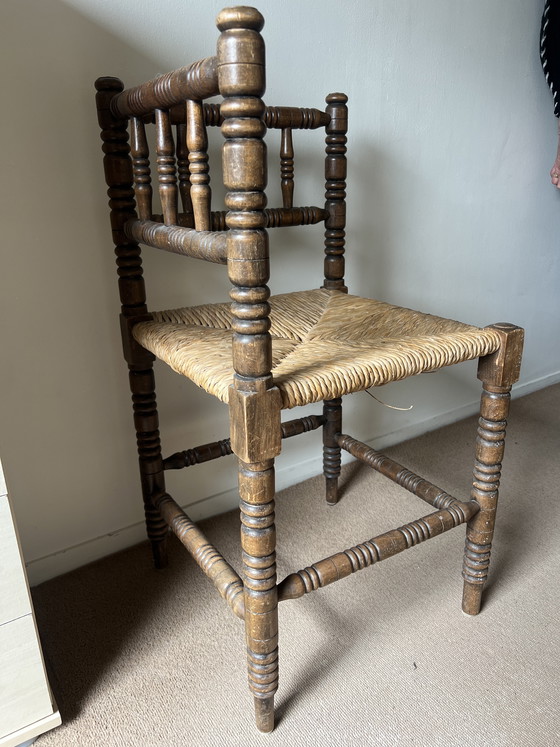 Image 1 of Silla esquinera antigua con pomo de bobina