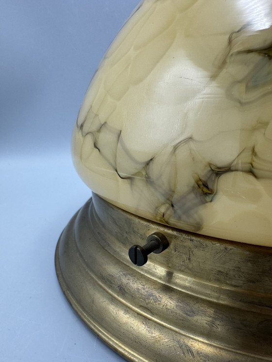 Image 1 of Vintage gemarmerde plafondlamp – elegantie in glas en messing