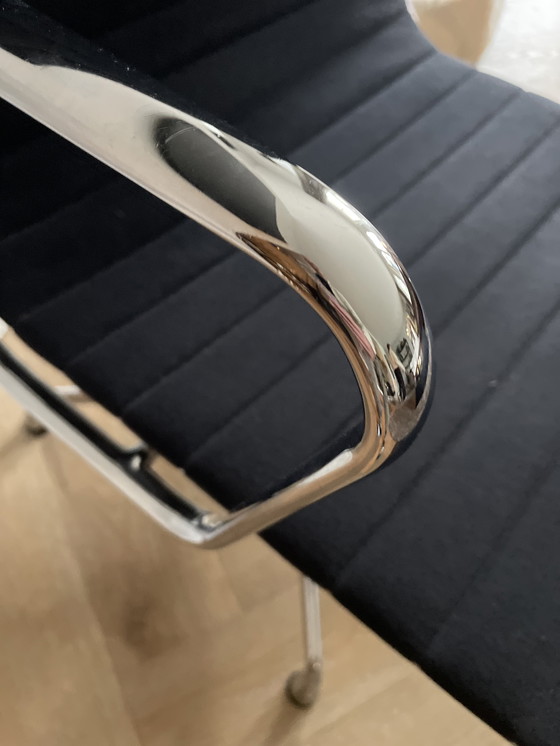 Image 1 of Sedia Eames EA107 Vitra "Hopsak/Velvet" - Vintage anni '80