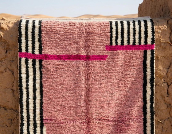 Image 1 of Prachtig handgemaakt roze vloerkleed van 250 cm x 150 cm.