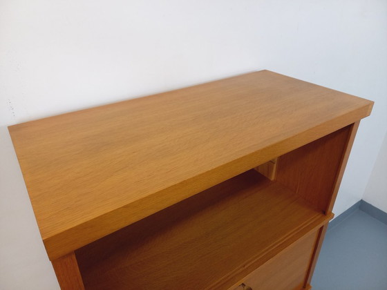 Image 1 of Vintage secretair/boekenkast van eikenhout uit de jaren 60.