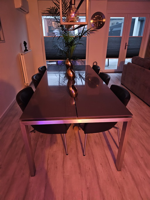 Karat design dining table with 6 leather armchairs