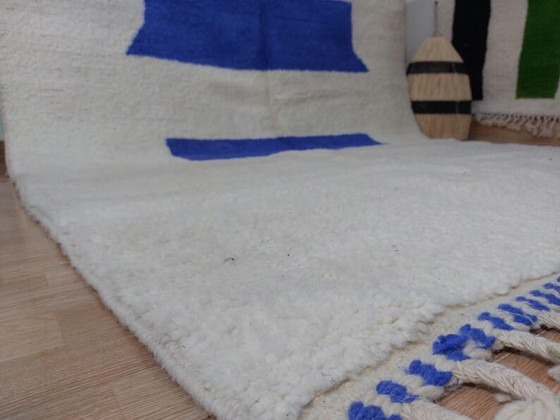 Traditioneel handgemaakt wollen vloerkleed, blauw en wit, handgemaakt, afmeting 2/3 meter – Ahrend (photo 5 of 7)