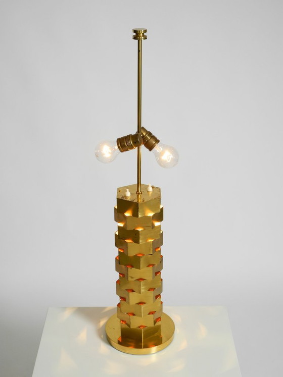 Image 1 of Einzigartige große Messing-Tischlampe aus den 1960er Jahren von den Vereinigten Werkstätten mit beleuchtetem Sockel