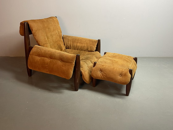 Image 1 of Sillón y reposapiés de mediados de siglo en color coñac, Sergio Rodríguez, años 70.