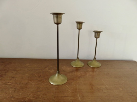 Image 1 of Série de 3 bougeoirs scandinaves, modernistes en laiton, années 60 70
