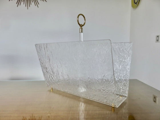 Image 1 of Porte revues " ROCHE BOBOIS " en plexiglas transparent et laiton années 70