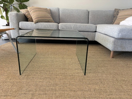 Table basse élégante en verre