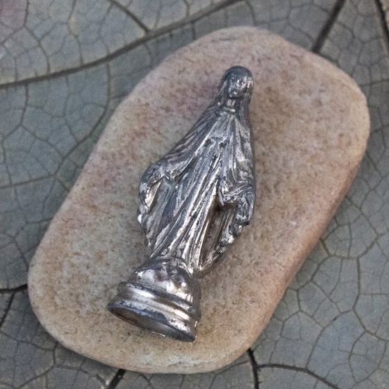 Image 1 of Antique metal figurine of the Blessed Virgin Mary: Old French pocket altar