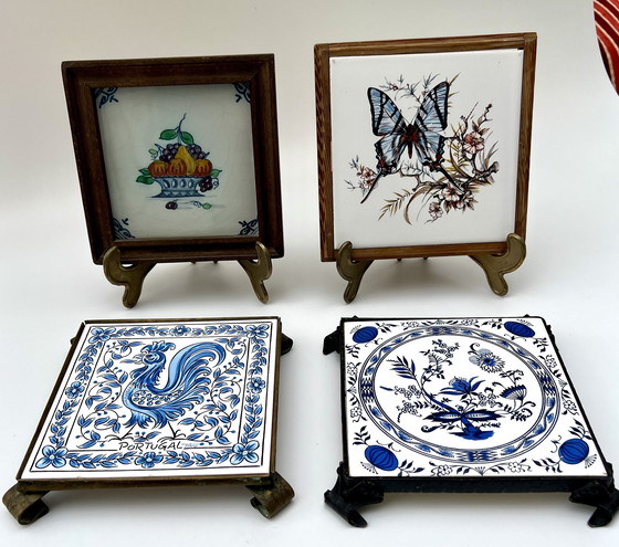 Image 1 of Four framed ceramic tiles – Delft/Makkum style – Hand-painted – Netherlands, 20th century