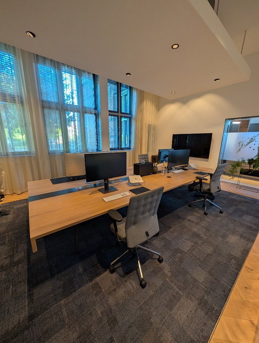 Design Workbench based on Vitra Design – massief eiken & staal