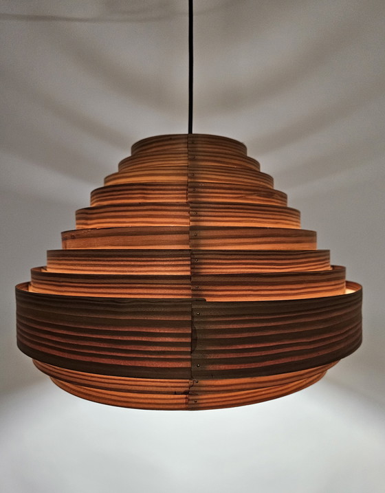 Image 1 of Chapa de madera Lámpara colgante atribuida a Hans Agne Jacobson Diseño sueco Años 70