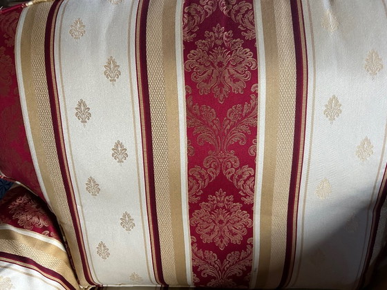 Image 1 of Divano a 3 posti, 2 poltrone e pouf, realizzati a mano in stile inglese.