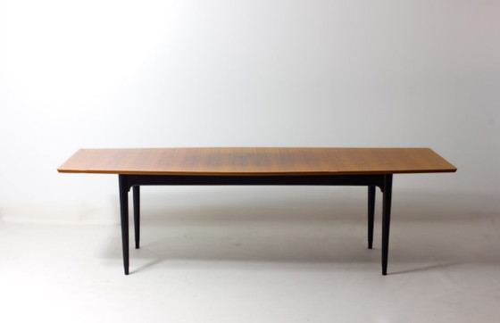 Image 1 of Ronde eettafel uit het midden van de vorige eeuw, jaren 60.
