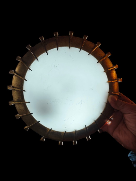 Image 1 of Französische Sunburst Nagellampe 1940er Blattgold Opalglas Brutalist Design / French Sunburst Wall Lamp 1940s Gilded Opaline