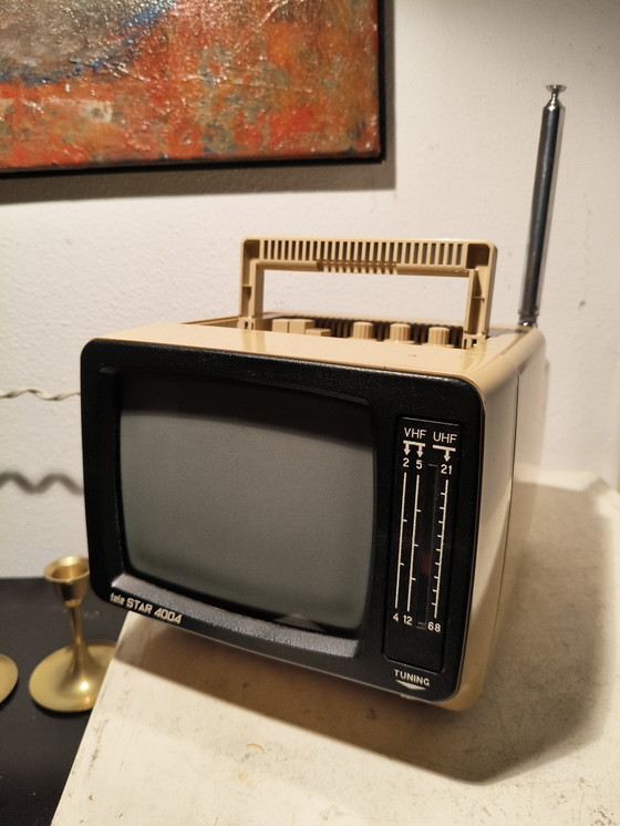 Image 1 of Televisore Tele Star 4004 in plastica dal design vintage, stile spaziale