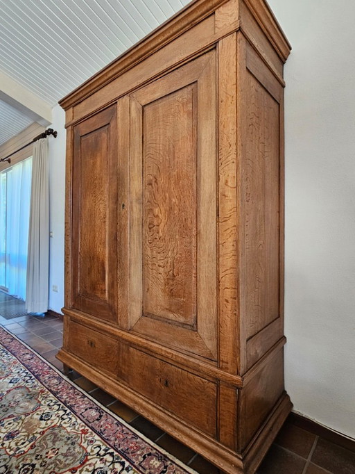 Armoire majestueuse en chêne (antique)