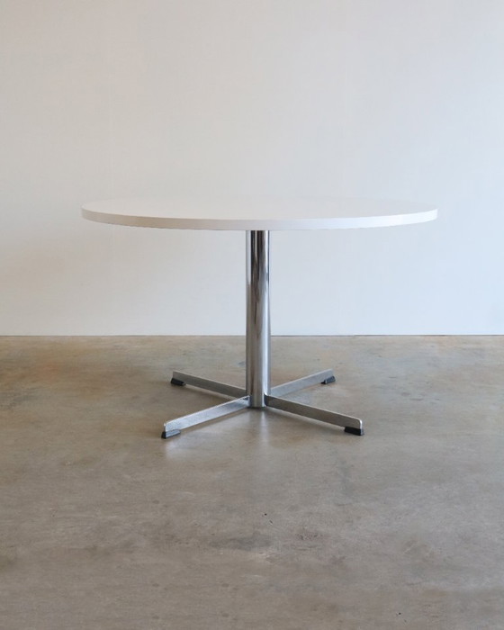 Image 1 of Vintage white round dining table 120 cm