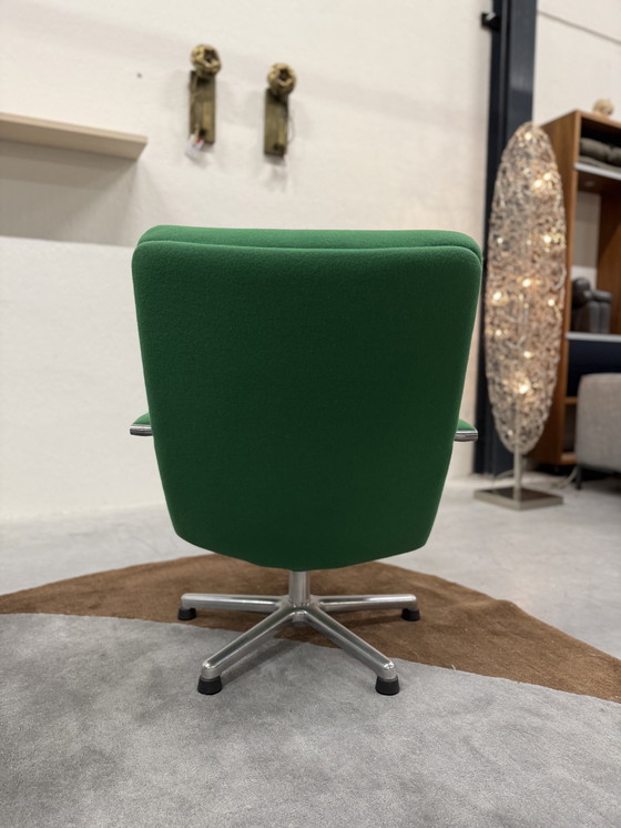 Image 1 of 2 Artifort Geoffrey 154 Draaifauteuil wolstof Groen