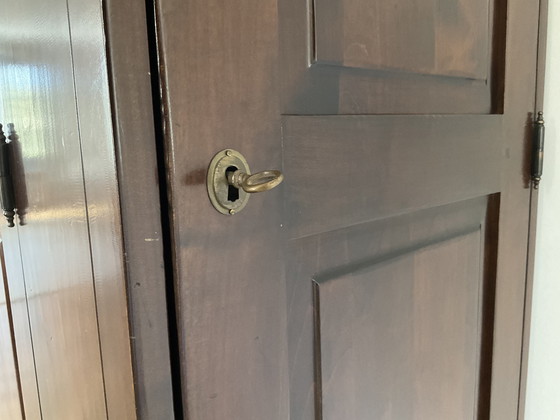 Image 1 of Magnifique armoire de chasseur en bois de cerisier