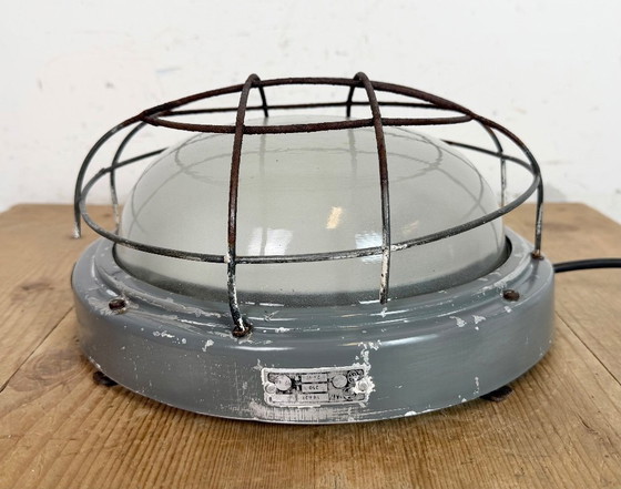 Image 1 of Applique murale industrielle grise avec verre laiteux d'Elektrosvit, années 1970