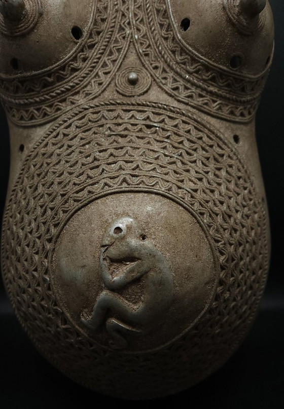 Image 1 of Arte africana • Maschera per il ventre Ndimu • Makonde • Tanzania • Alluminio