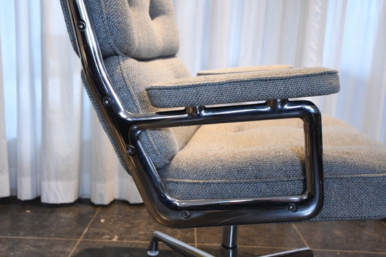 Image 1 of 4 Eamesstoelen model ES 108