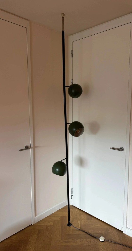 Driekoppige "eyeball" vloer-tot-plafond lamp, mid-century modern. – Vloerlampen, Metaal, Mid Century Modern (photo 3 of 8)