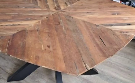 Image 1 of Robuuste teakhouten tafel met stalen onderstel