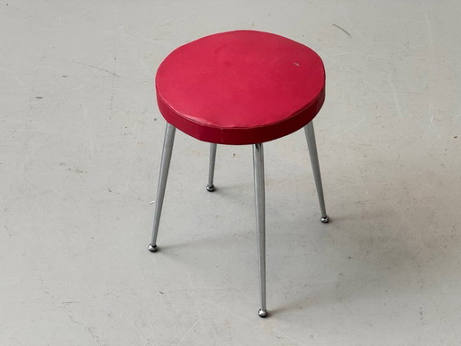 Tabouret vintage avec revêtement rouge et structure chromée, années 1960