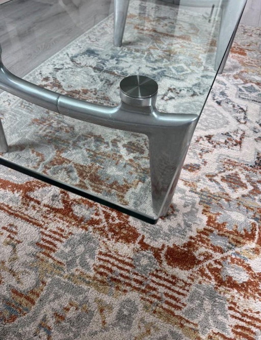 Leo luxury table