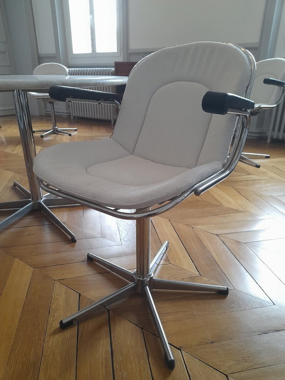 Image 1 of Arne Jacobsen A825 eettafel en 4 Gastone Rinaldi stoelen